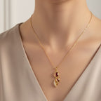 Collier Harmonie Rubis Doré – Pierre Rouge & Éclat Raffiné