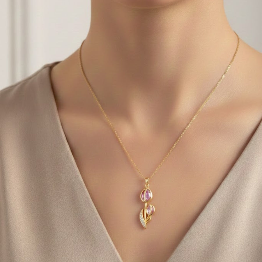 Collier Élégance Florale Doré – Pierre Rose & Détails Brillants